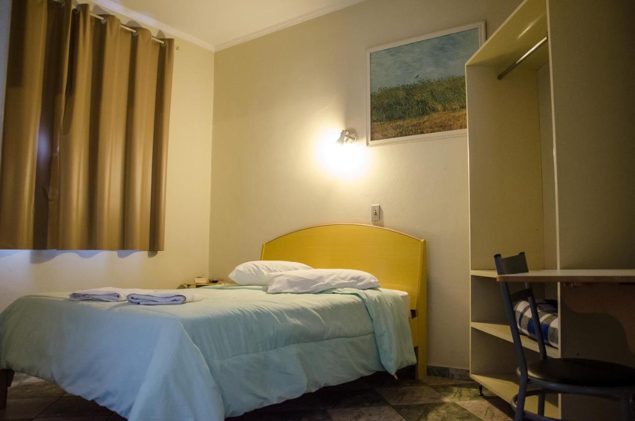 Hotel Pousada Do Leao Ленсойс Паулиста Екстериор снимка