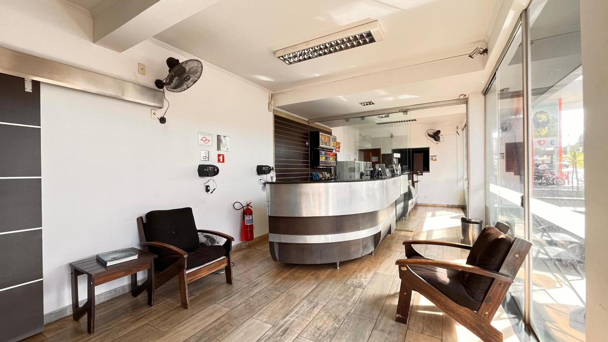 Hotel Pousada Do Leao Ленсойс Паулиста Екстериор снимка